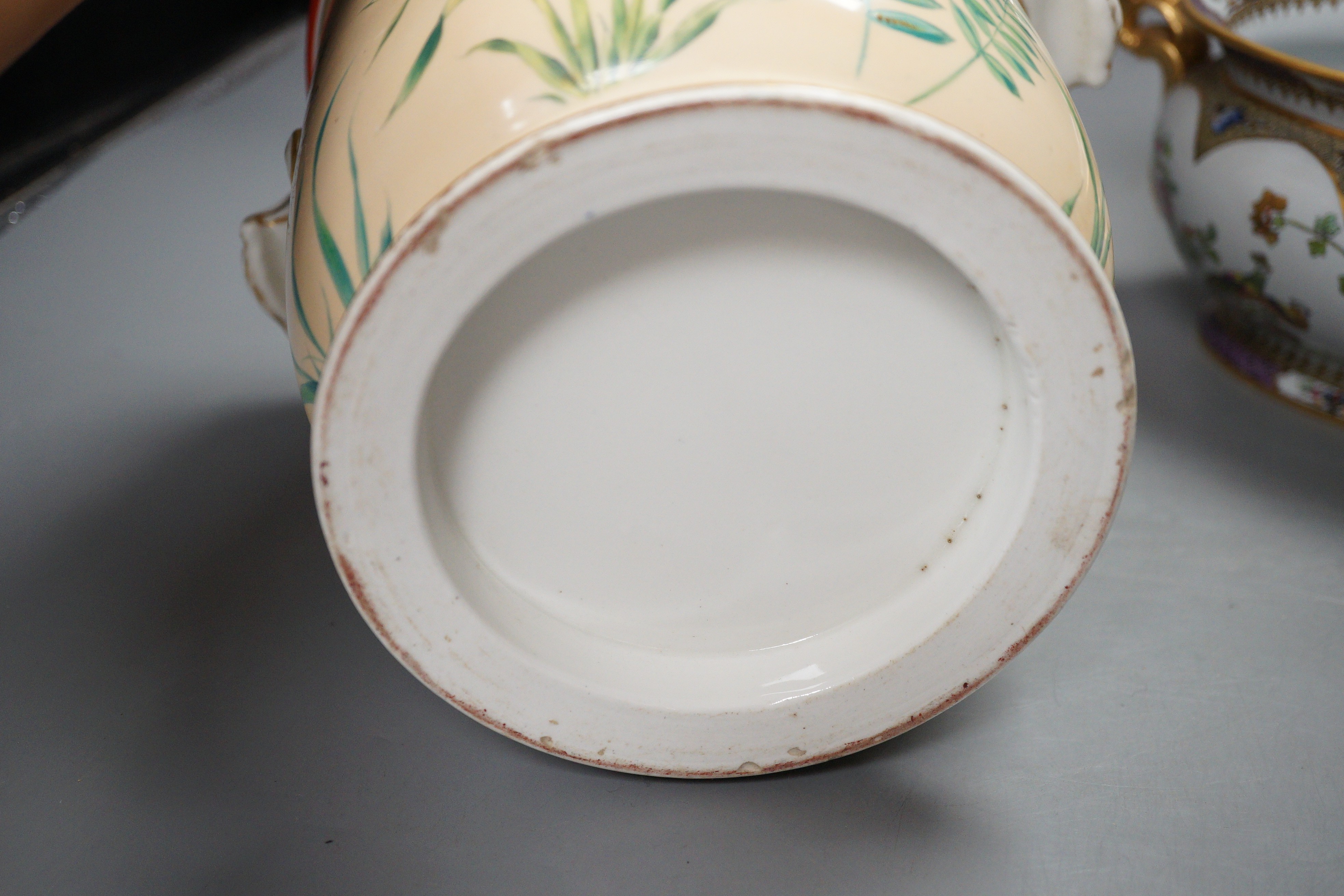 A Paris porcelain Aesthetic style wine cooler, late 19th century and a Copeland Spode small tureen, tallest 18cm